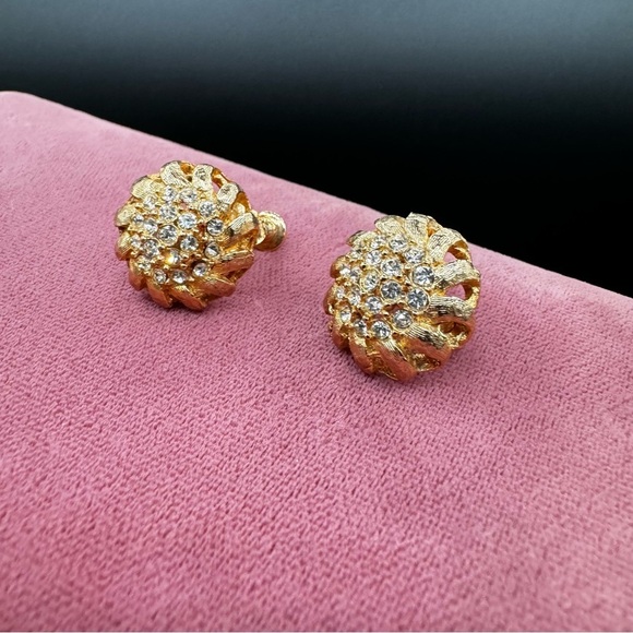 NWT Vintage Sparkly Gold Tone Dome Shaped Screw back Earrings - Picture 14 of 14